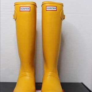 Yellow Hunter Tour Boot